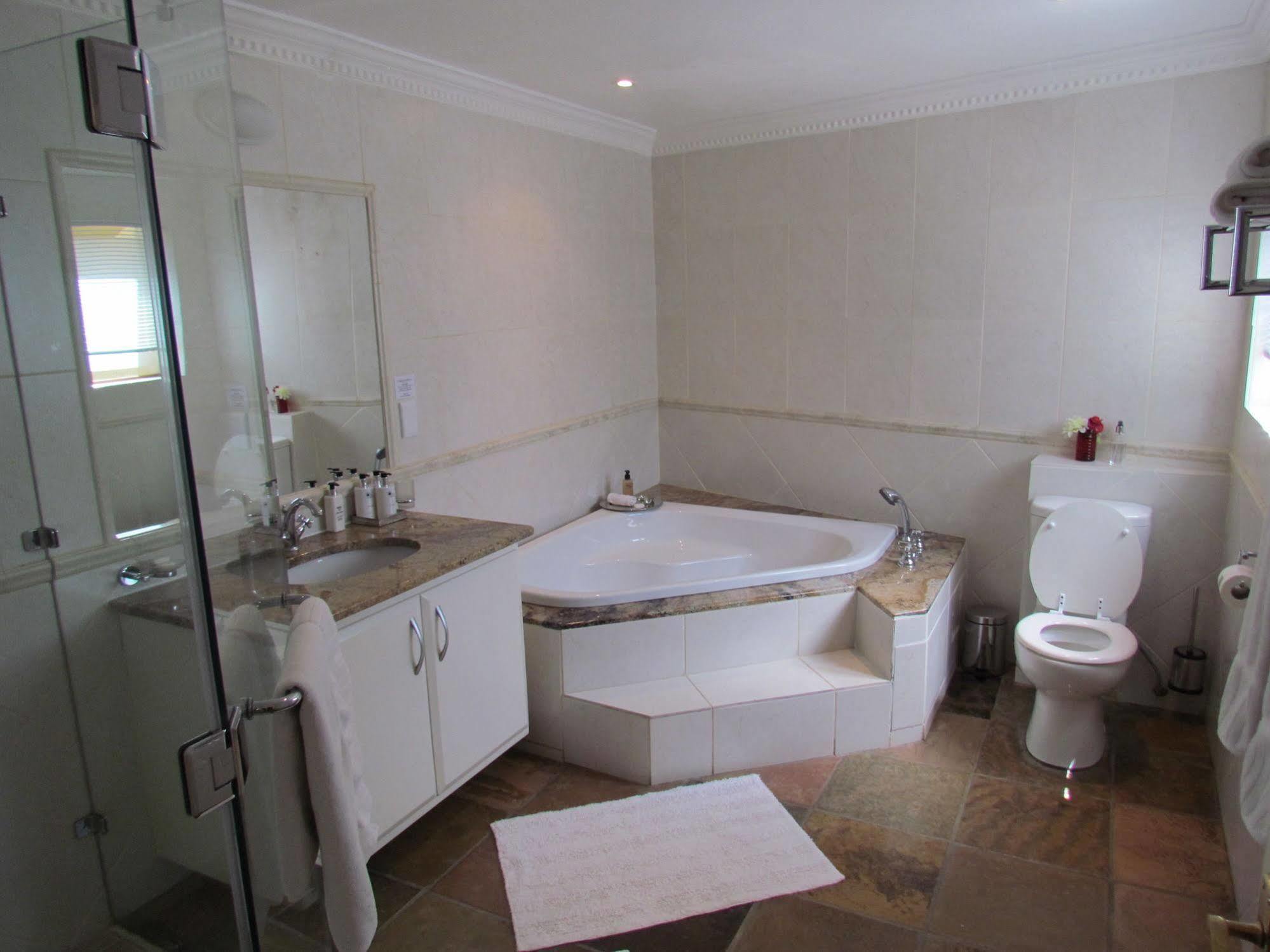 Matumi Golf Lodge Mbombela Eksteriør billede